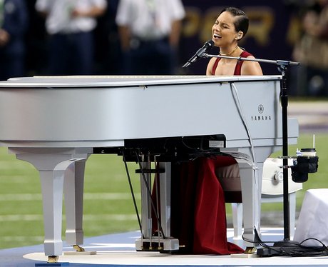 Alicia Keys sings National Anthem at the Super Bowl 2013