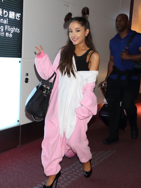 Ariana Grande is DEFINITELY embracing Japanese quirkiness at Tokyo ...